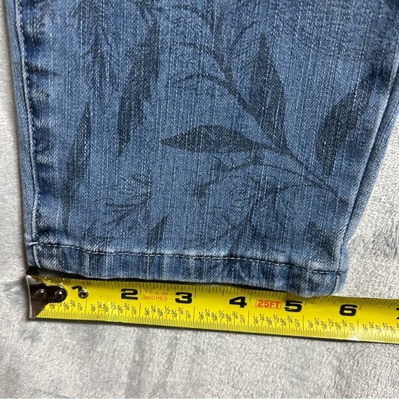 Soft Surroundings Floral leaf Print blue light wash Jeans Women’s Size Medium. - Picture 8 of 10